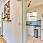 Trendy 1 Bedroom Flat In The Heart Of Green Point