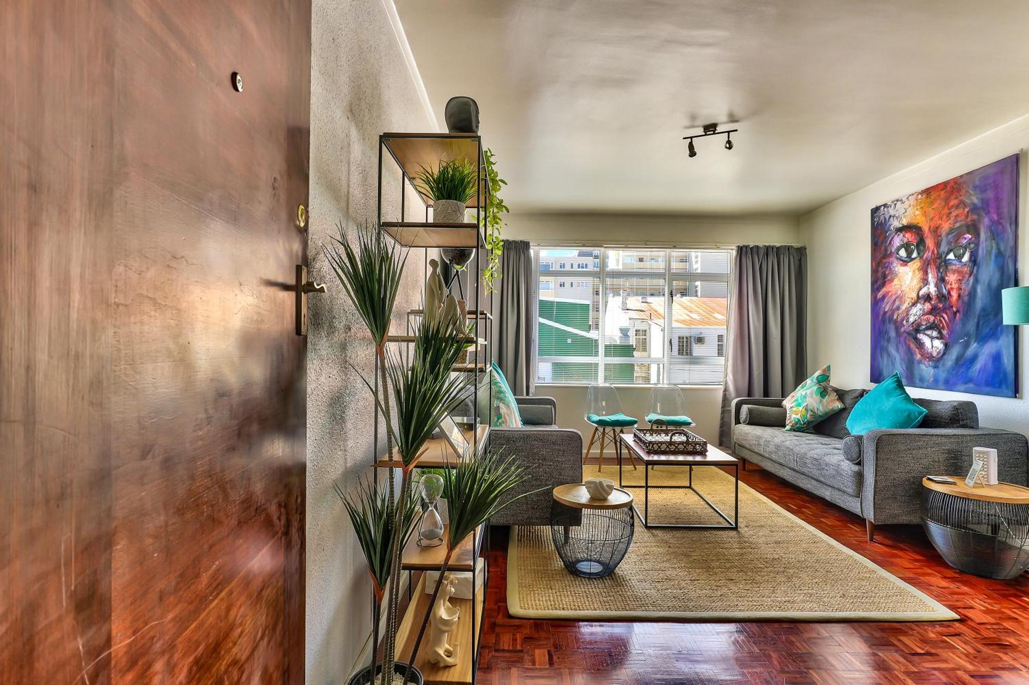 Trendy 1 Bedroom Flat In The Heart Of Point Apartment